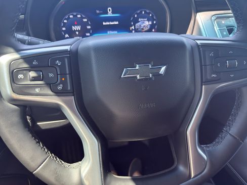 Used 2023 Chevrolet Suburban Z71 w/ Luxury Package image 17