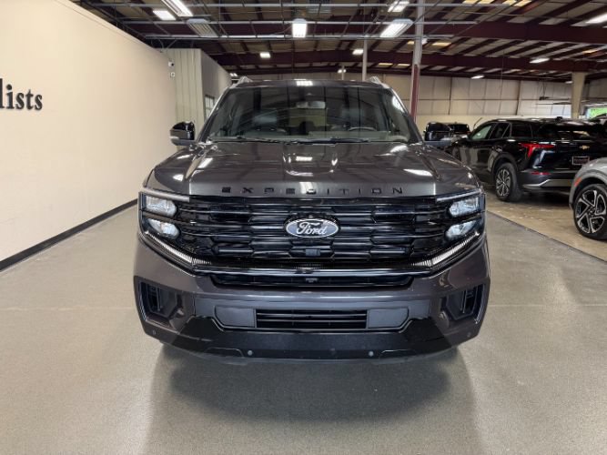 Used 2025 Ford Expedition Platinum w/ Stealth Performance Package AWD/4WD image 8