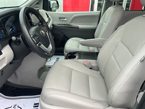 Used 2020 Toyota Sienna XLE w/ XLE Navigation Package image 25
