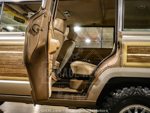 Used 1988 Jeep Grand Wagoneer AWD/4WD image 95