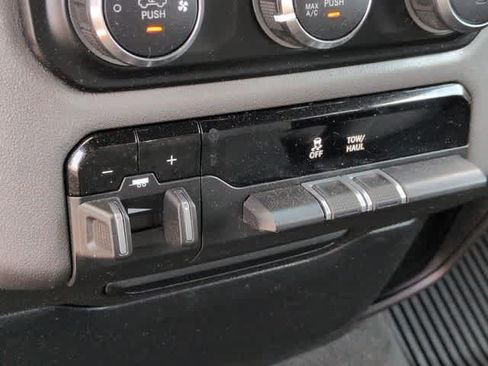 Used 2021 RAM 1500 Big Horn AWD/4WD image 39