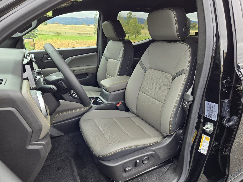 New 2026 Chevrolet Colorado ZR2 w/ Technology Package AWD/4WD image 14