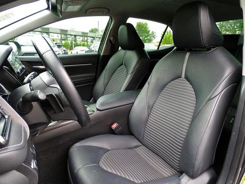 Used 2022 Toyota Camry SE FWD image 22