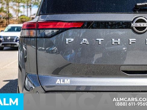 Used 2025 Nissan Pathfinder S image 13