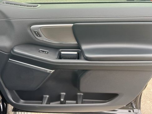 New 2025 Ford Expedition Max Platinum w/ Driver's Package image 39