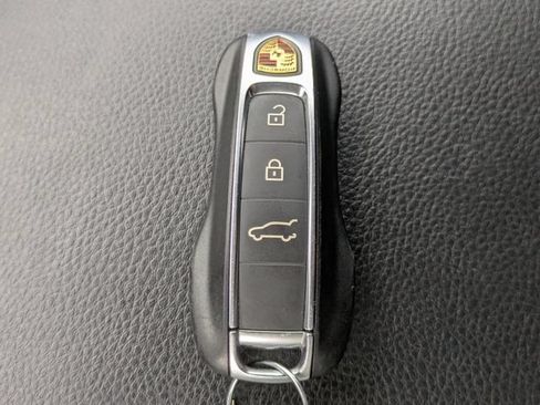 Used 2022 Porsche Cayenne AWD/4WD image 29