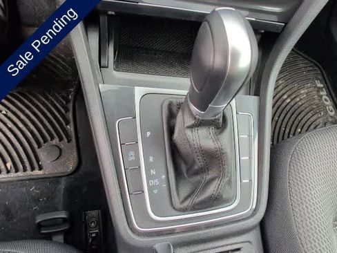 Used 2019 Volkswagen Golf S image 18