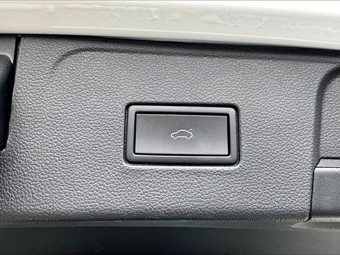 Used 2023 Volkswagen Atlas SE AWD/4WD image 24