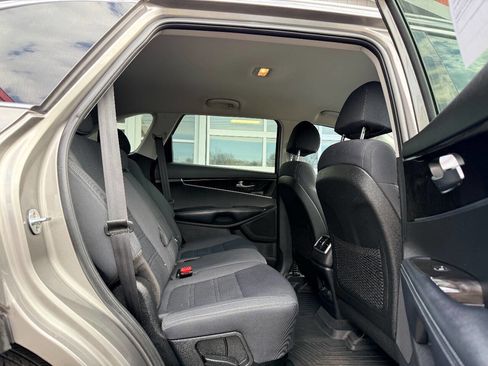 Used 2018 Kia Sorento FWD image 34