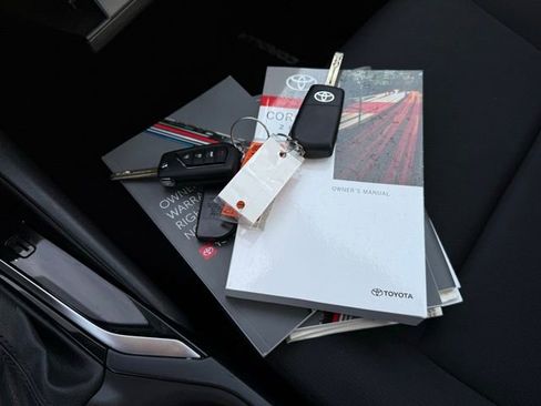 Used 2023 Toyota Corolla LE image 6