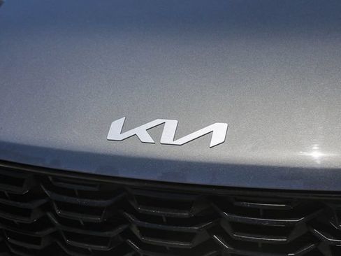Certified 2025 Kia Sorento LX FWD image 7