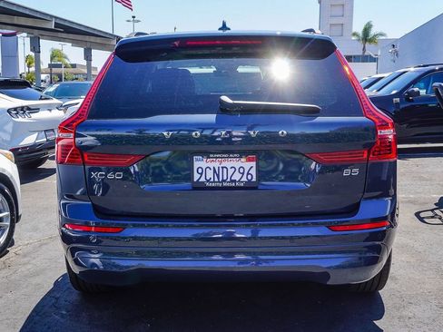 Used 2022 Volvo XC60 B5 Momentum w/ Climate Package FWD image 6
