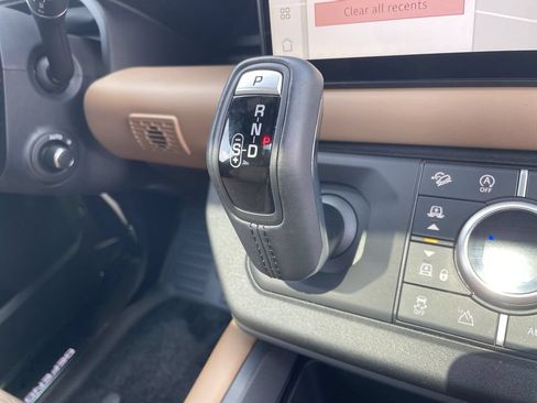 Used 2025 Land Rover Defender 130 X-Dynamic SE AWD/4WD image 27