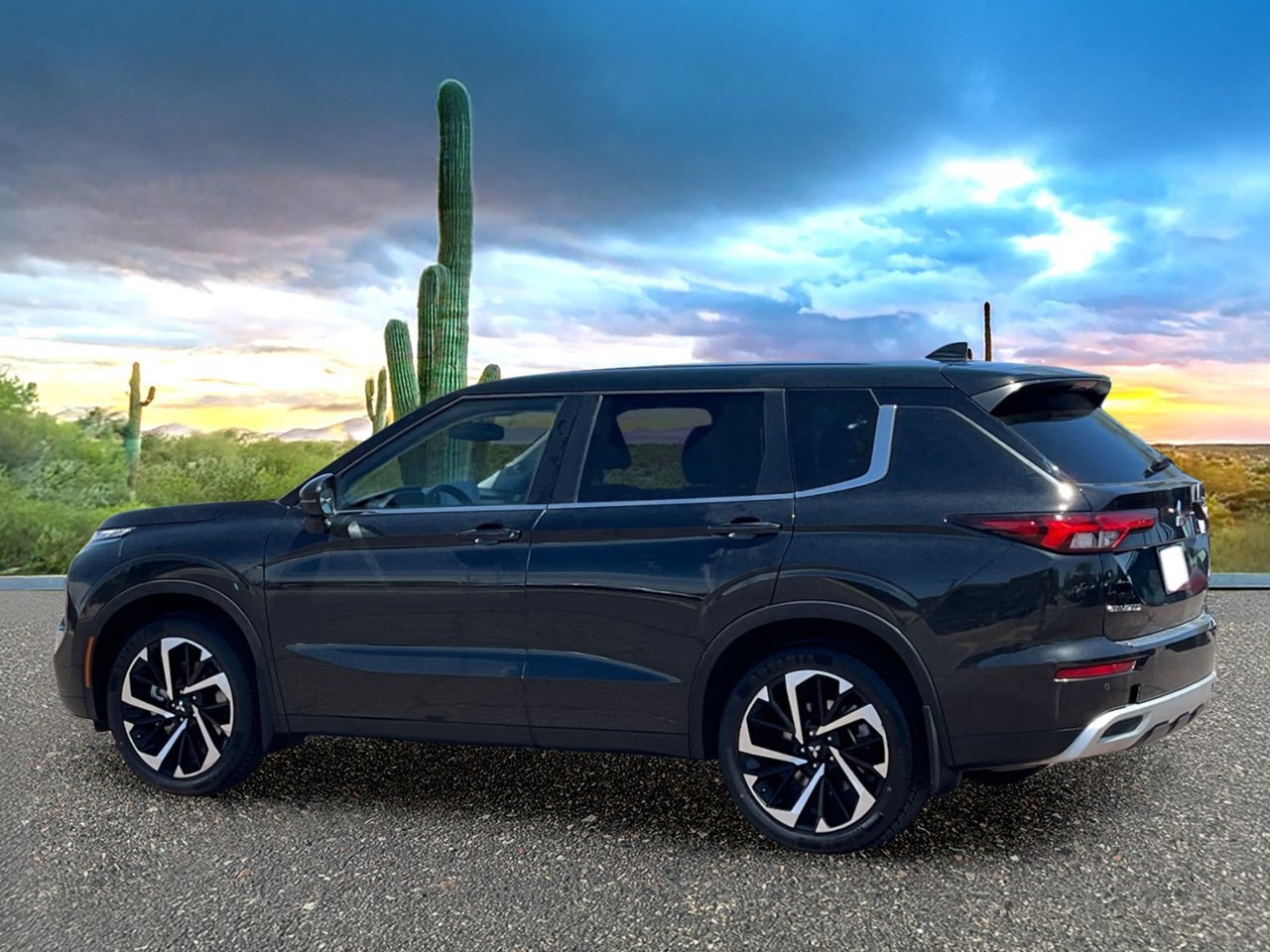 Used 2023 Mitsubishi Outlander SE FWD image 4