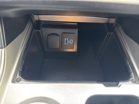 Used 2022 Ford Explorer XLT w/ Equipment Group 202A image 35