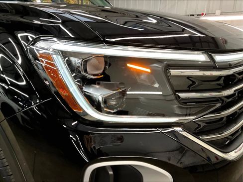 Used 2025 Volkswagen Atlas SE w/ Black Wheel Package image 29