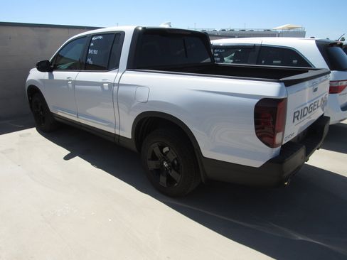 Used 2025 Honda Ridgeline Black Edition image 4