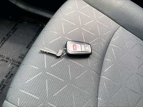 Used 2023 Toyota RAV4 XLE AWD/4WD image 14