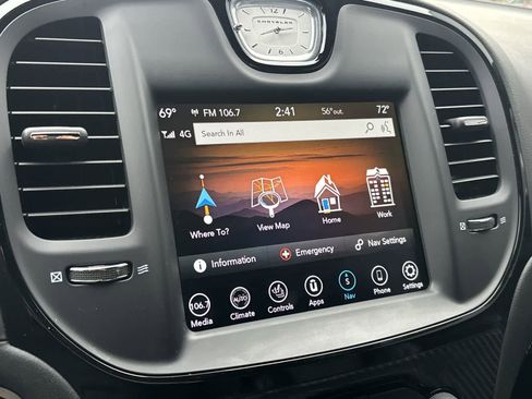 Used 2023 Chrysler 300 C image 18