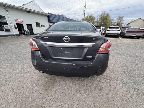 Used 2013 Nissan Altima 2.5 S FWD image 9