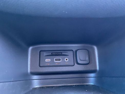 Used 2020 Chevrolet Equinox LT FWD image 17