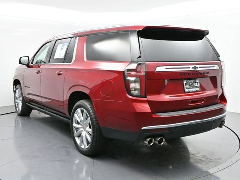 Used 2024 Chevrolet Suburban High Country AWD/4WD image 5