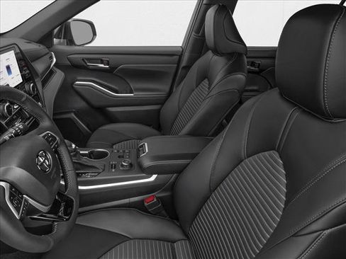 New 2026 Toyota Highlander XSE image 6