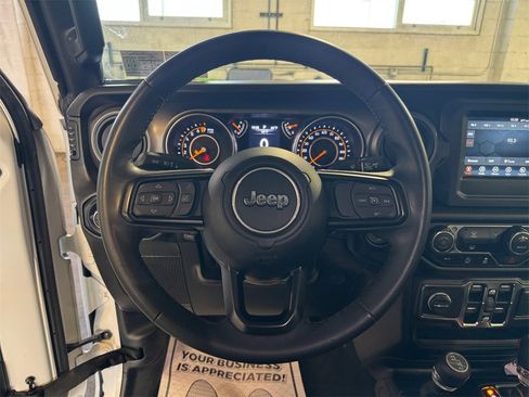 Used 2023 Jeep Gladiator Sport image 15