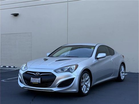Used 2013 Hyundai Genesis 2.0T RWD image 4