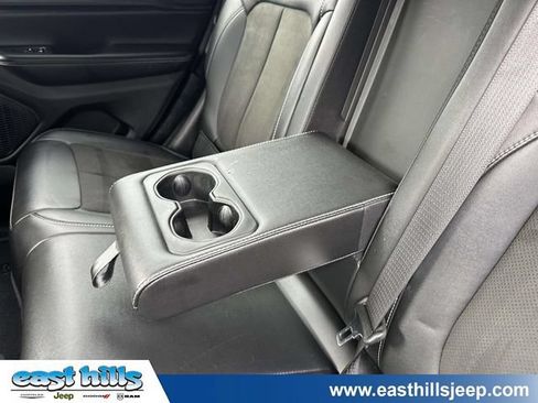 Used 2023 Jeep Grand Cherokee Altitude AWD/4WD image 21