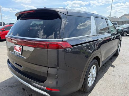 Used 2024 Kia Carnival LX FWD image 3