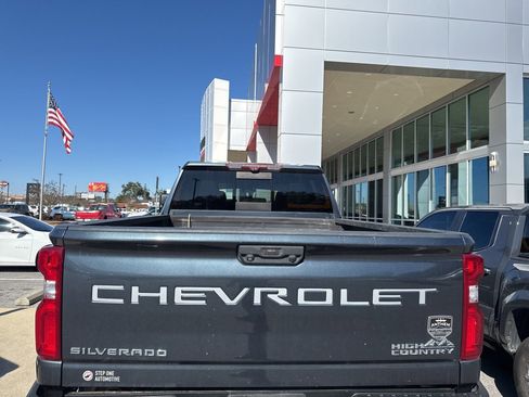 Used 2020 Chevrolet Silverado 2500 High Country image 5