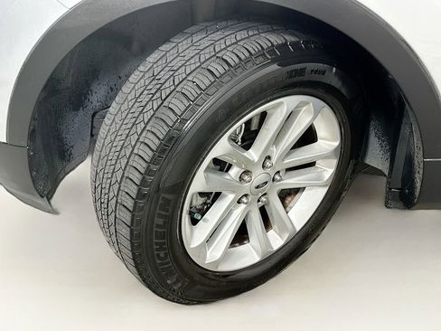 Used 2017 Ford Explorer XLT w/ Equipment Group 202A FWD image 24