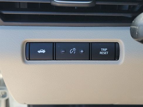 Used 2025 Nissan Altima 2.5 SV FWD image 28