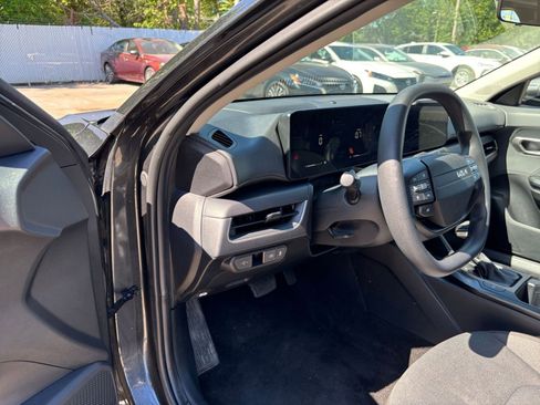 Used 2025 Kia K4 FWD image 32