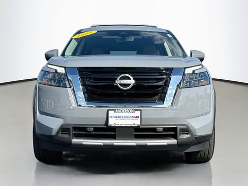 Certified 2025 Nissan Pathfinder Platinum AWD/4WD image 2