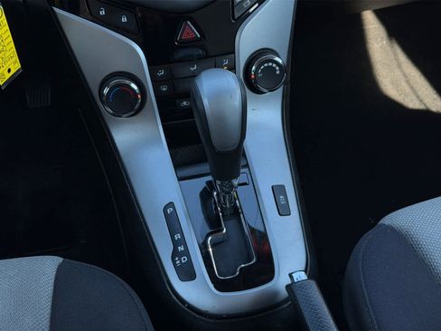 Used 2014 Chevrolet Cruze LS image 14