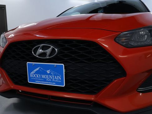 Used 2019 Hyundai Veloster Turbo R-Spec image 9