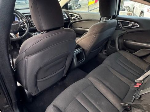 Used 2015 Chrysler 200 Limited w/ Convenience Group image 9