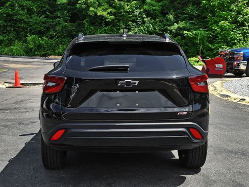 Used 2024 Chevrolet Trax RS w/ Sunroof Package FWD image 7