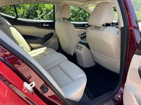 Used 2016 Nissan Maxima Platinum FWD image 38