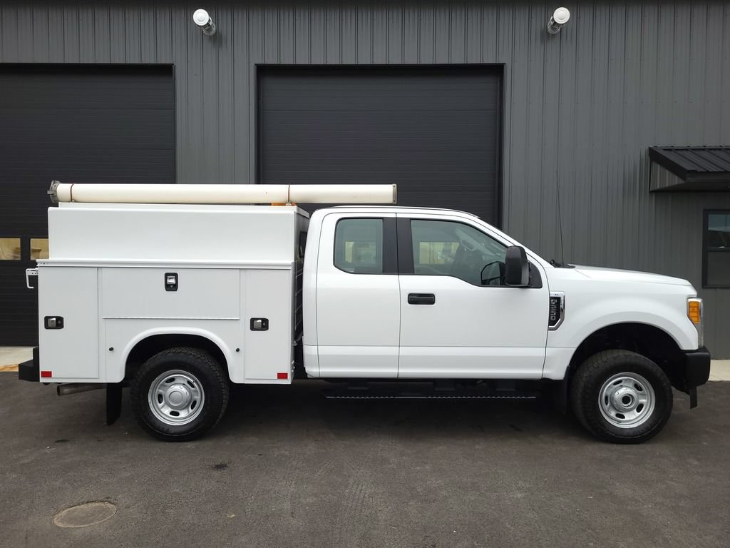 Used 2017 Ford F250 XL w/ Snow Plow/Camper Package AWD/4WD image 5