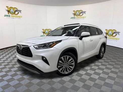 Used 2022 Toyota Highlander Platinum AWD/4WD image 4