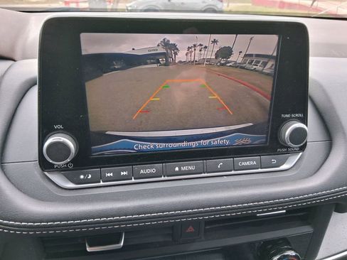 Used 2023 Nissan Rogue SV image 8