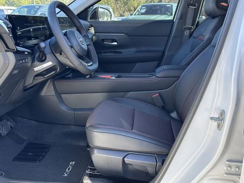 New 2026 Nissan Kicks SR w/ SR Premium Package FWD image 10