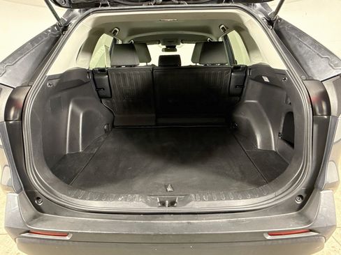 Used 2021 Toyota RAV4 XLE AWD/4WD image 31