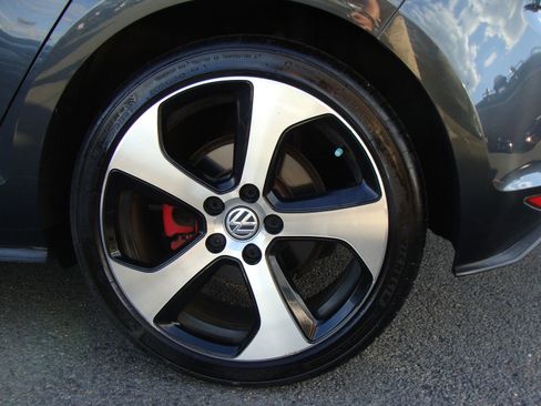 Used 2017 Volkswagen Golf S image 33