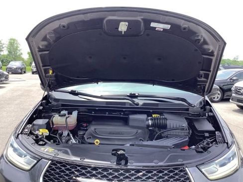 Used 2023 Chrysler Pacifica Touring-L image 13