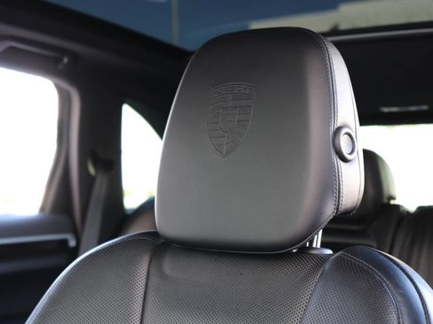 Used 2018 Porsche Cayenne Platinum Edition w/ Premium Package image 67