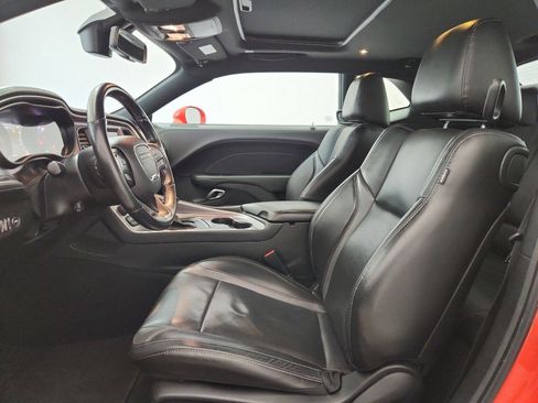 Used 2020 Dodge Challenger SXT w/ Plus Package image 6